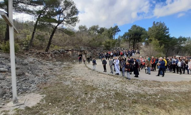 Tradicionalni Križni put u 5. nedjelju Korizme na Đubrane 2022.