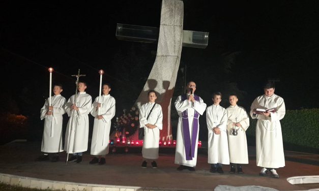 Svečani završetak listopadskih pobožnosti i molitva kod Spomenika u Bijelom Polju 2022.