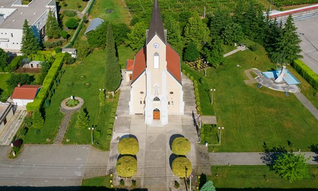 Uređenje partera oko župne crkve