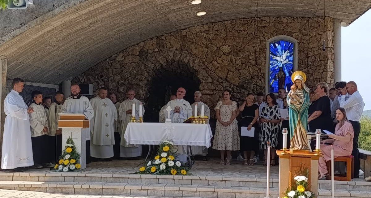 Bjelopoljski župnik predvodio sv. Misu na Gospojinu u rodnoj župi Prenj-Dubrave 2025.