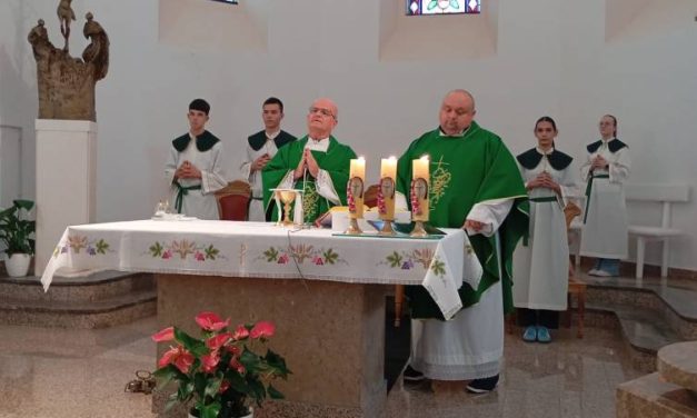 Bjelopoljski župnik sa župnim zborom „Mladi“ u posjeti župi Ledinac 2025.