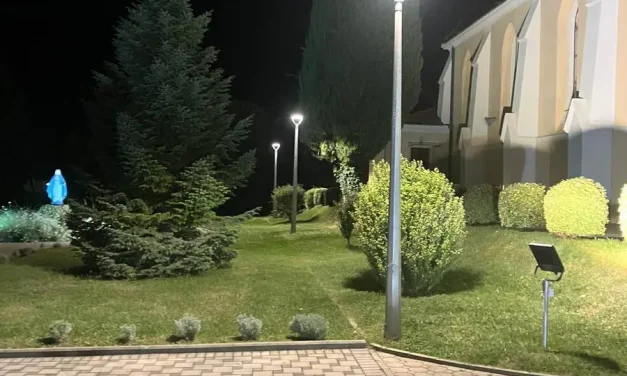 Led svjetlo oko bjelopoljske župne crkve 2026.